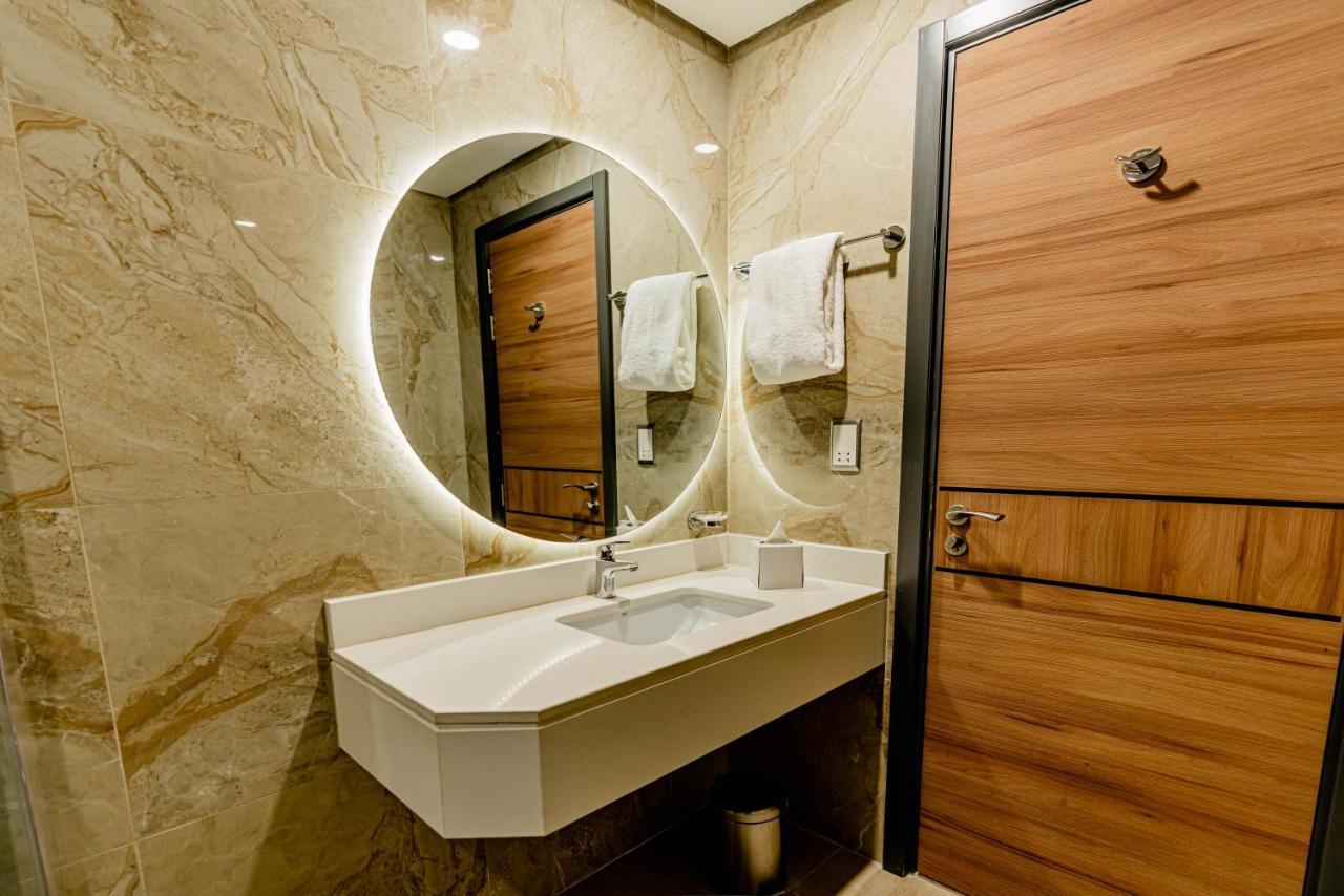 Resivation Hotel دبي المظهر الخارجي الصورة